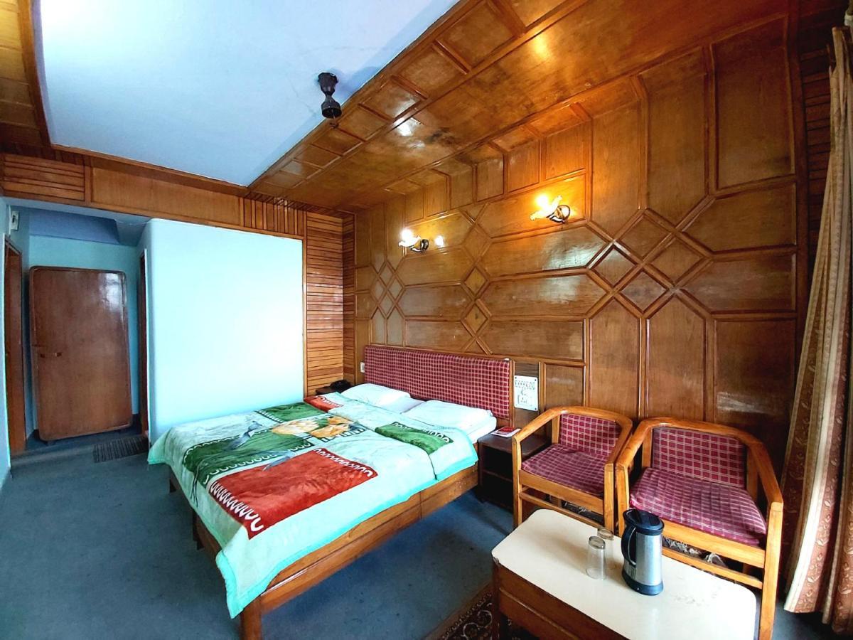 โกรูมโก รถา คอนติเนนทัล ไนนิตาล Hotel ภายนอก รูปภาพ