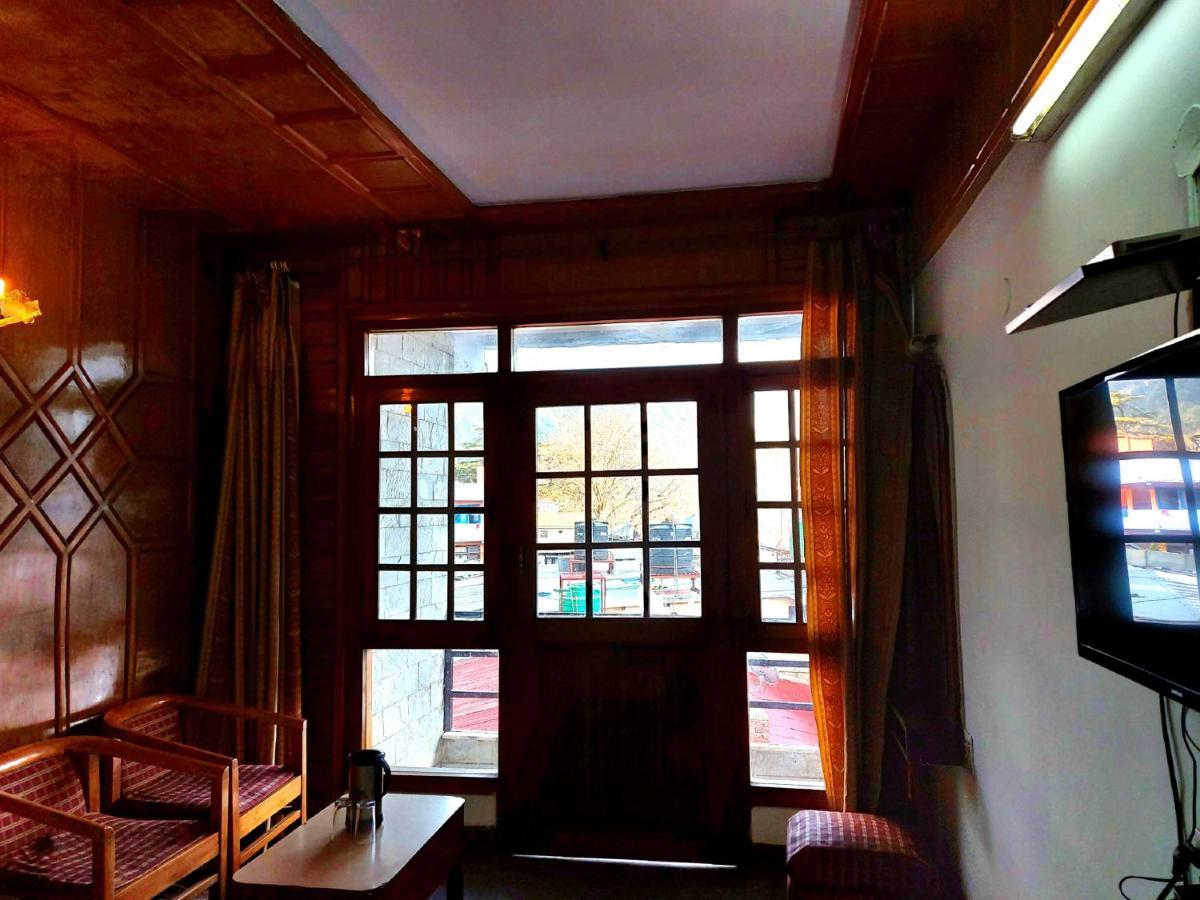 โกรูมโก รถา คอนติเนนทัล ไนนิตาล Hotel ภายนอก รูปภาพ